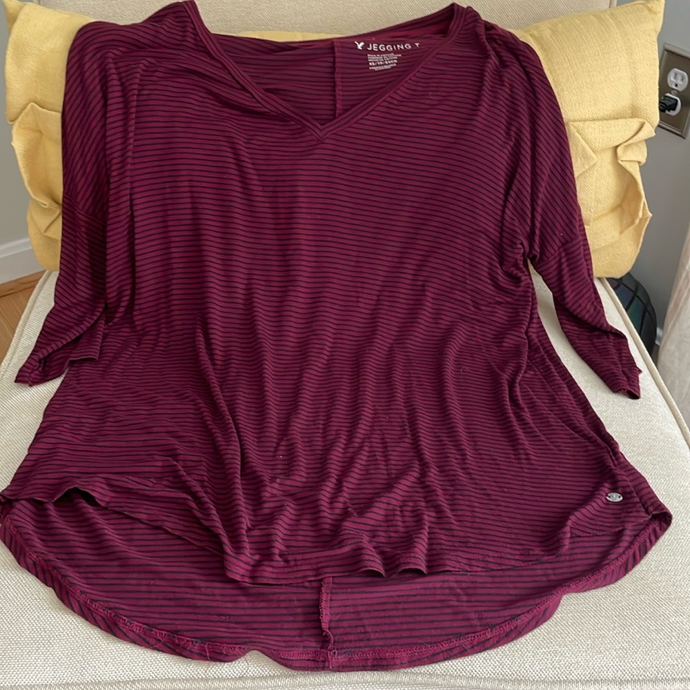 Women’s American Eagle Jegging top burgundy with black stripes size XS